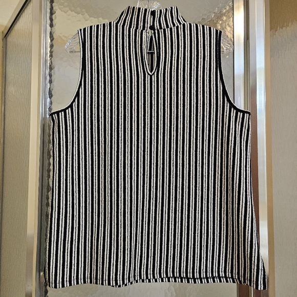 Cable & Guage XL B/W High Neck Sleeveless Striped Top AA-1437 - Picture 5 of 10
